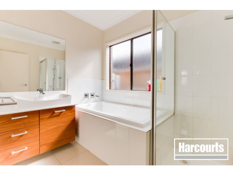 25 Paxford Drive, Cranbourne North VIC 3977