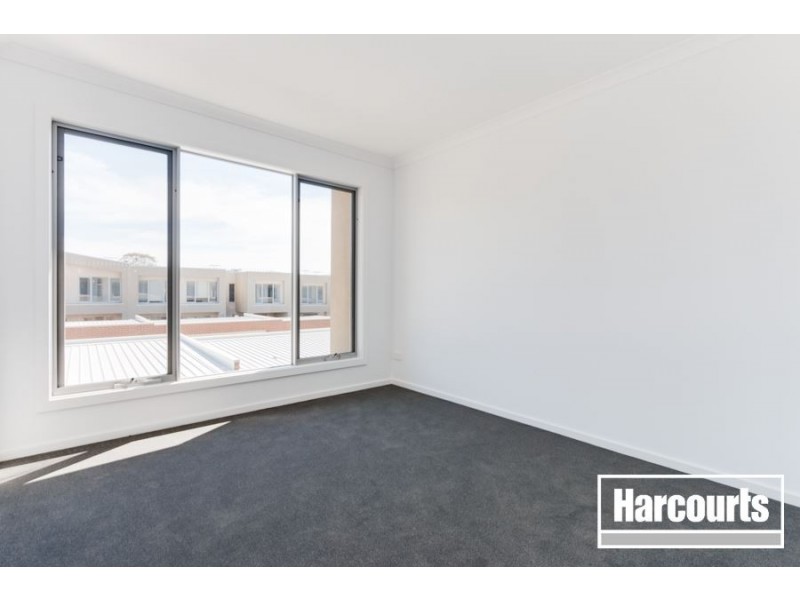 1 Nanea Path, Cranbourne VIC 3977