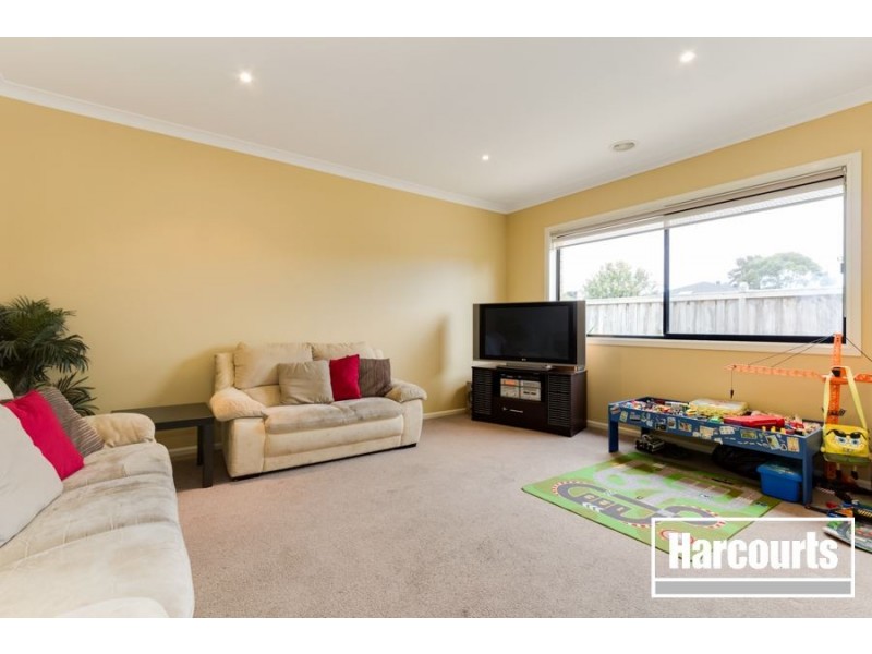 22 Lancashire Drive, Cranbourne North VIC 3977