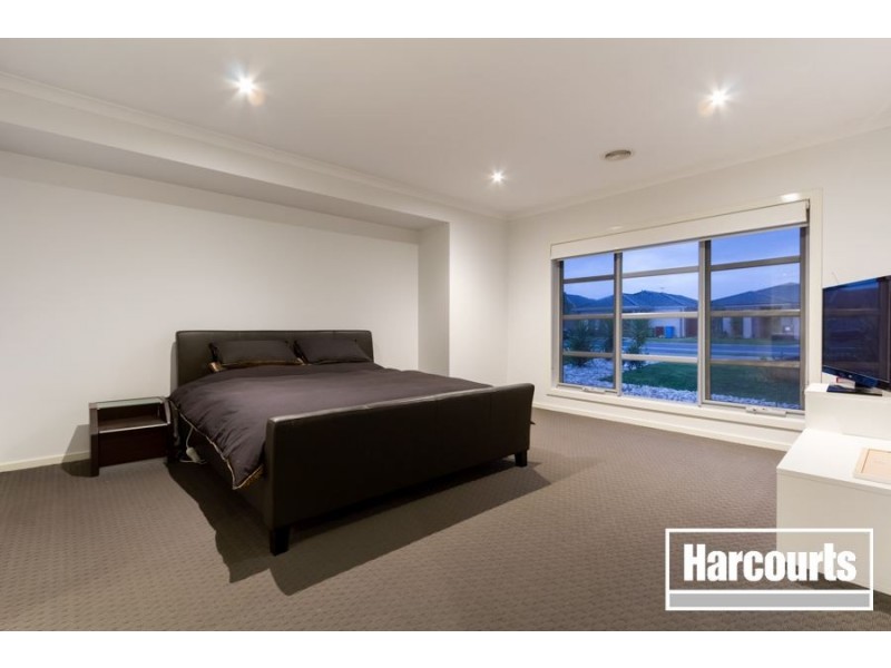 9 Chantenay Parade, Cranbourne North VIC 3977