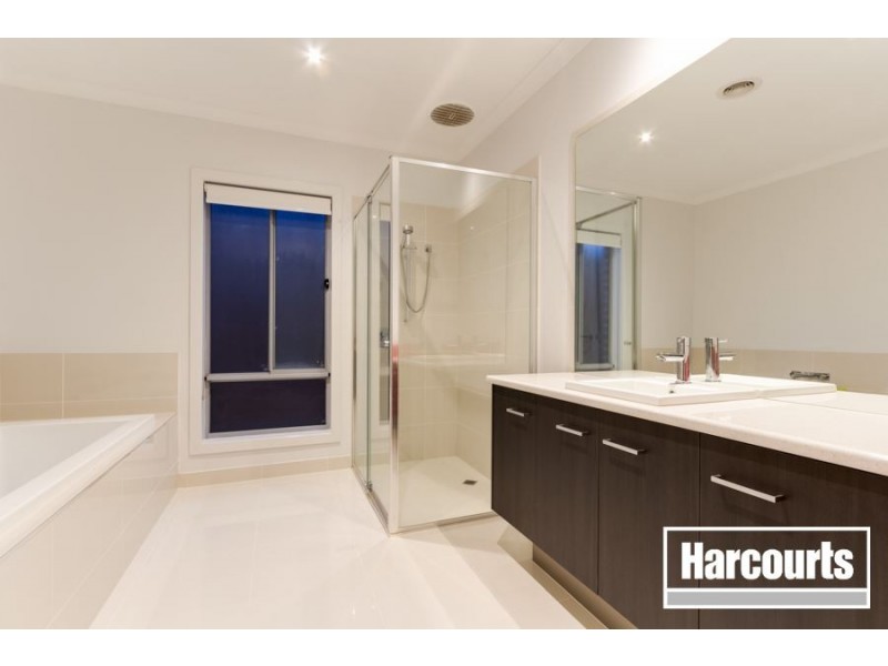 9 Chantenay Parade, Cranbourne North VIC 3977