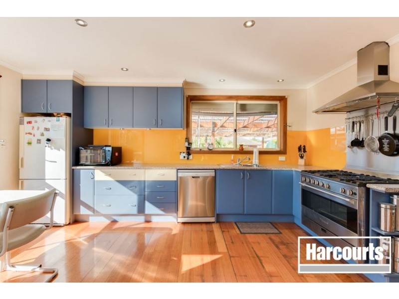 9 Banks Road, Cranbourne VIC 3977