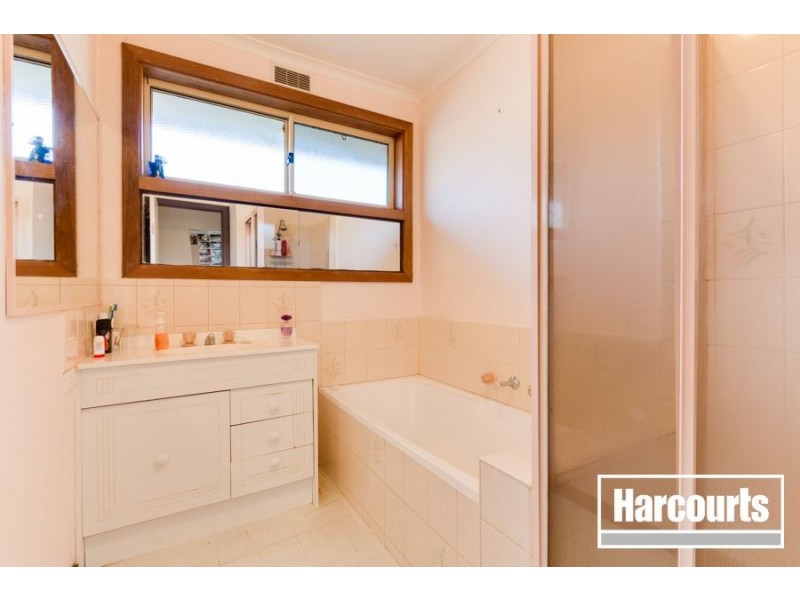 9 Banks Road, Cranbourne VIC 3977