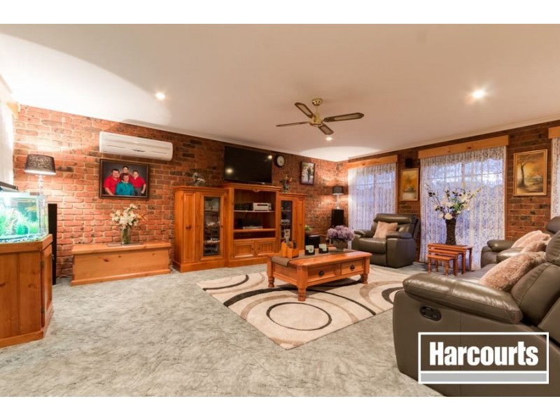 16 Lobelia Court, Cranbourne North VIC 3977