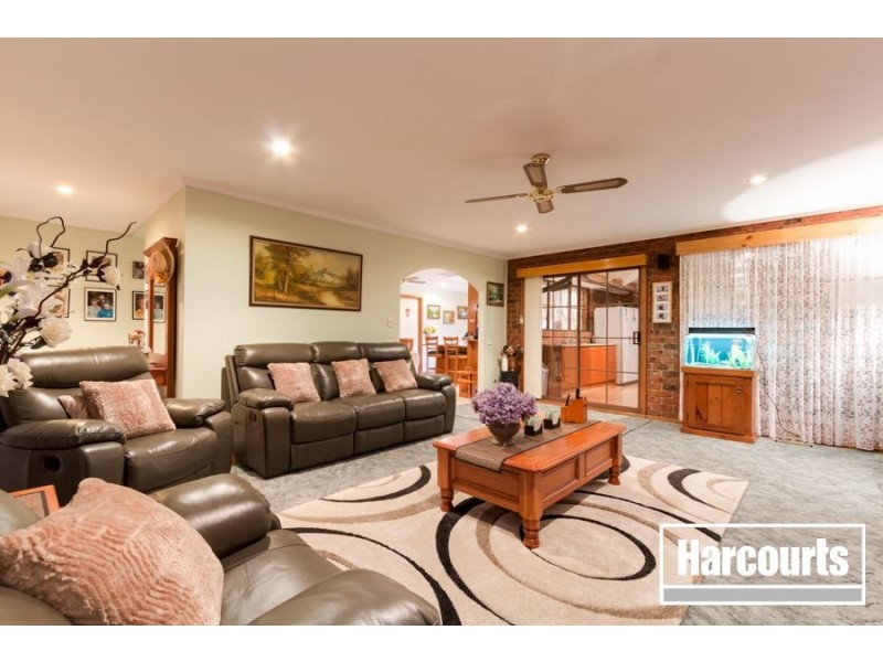 16 Lobelia Court, Cranbourne North VIC 3977