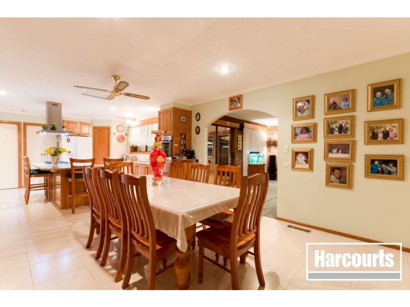 16 Lobelia Court, Cranbourne North VIC 3977