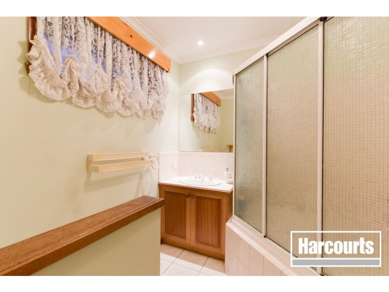 16 Lobelia Court, Cranbourne North VIC 3977