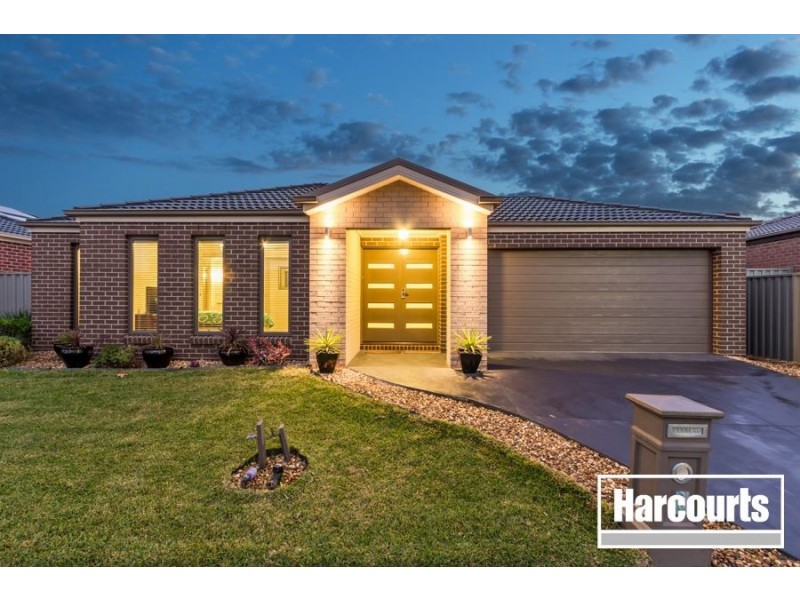 8 Beauchamp Way, Cranbourne East VIC 3977