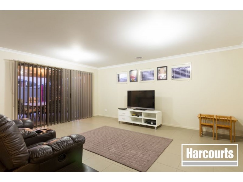 8 Beauchamp Way, Cranbourne East VIC 3977