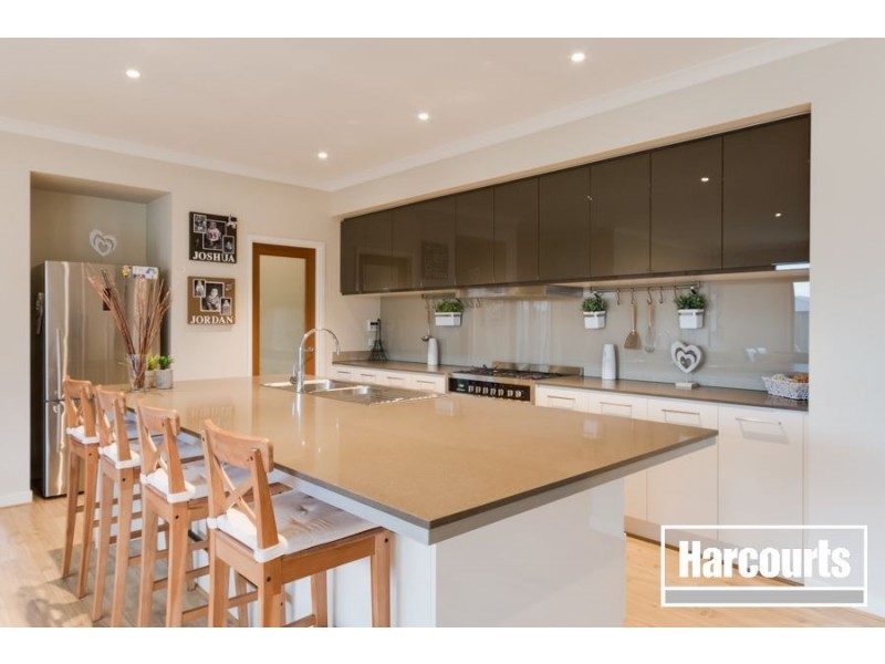 4 Fazeley Close, Clyde North VIC 3978