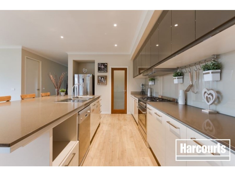 4 Fazeley Close, Clyde North VIC 3978