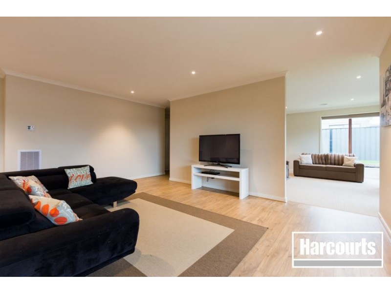 4 Fazeley Close, Clyde North VIC 3978