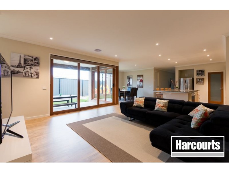 4 Fazeley Close, Clyde North VIC 3978