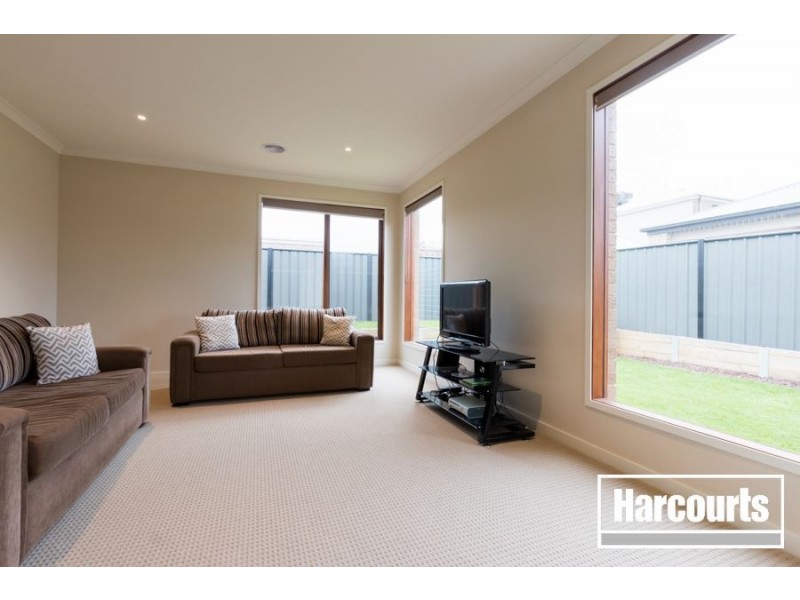 4 Fazeley Close, Clyde North VIC 3978