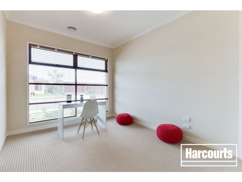 4 Fazeley Close, Clyde North VIC 3978