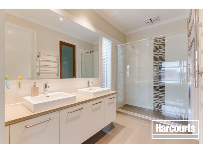 4 Fazeley Close, Clyde North VIC 3978