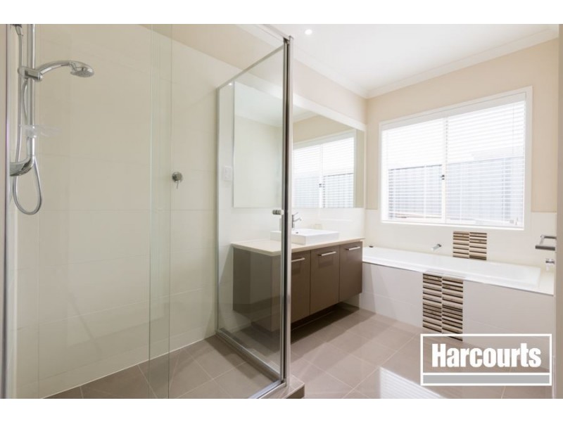 4 Fazeley Close, Clyde North VIC 3978