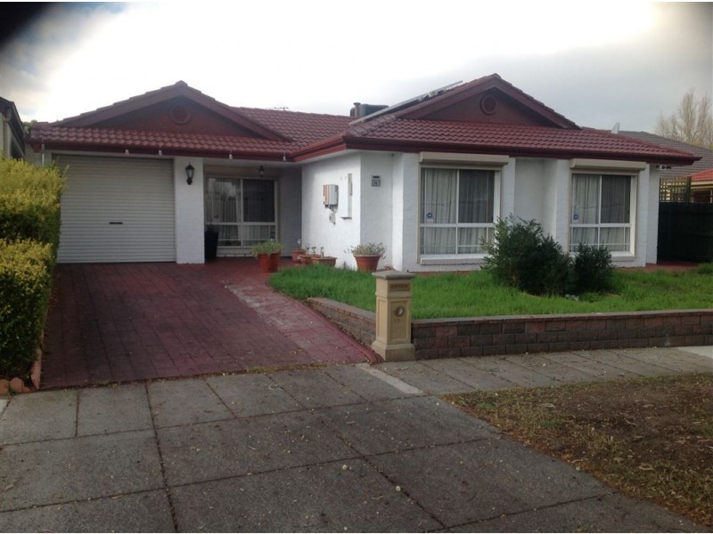 14 Gilmore Crescent, Lynbrook VIC 3975