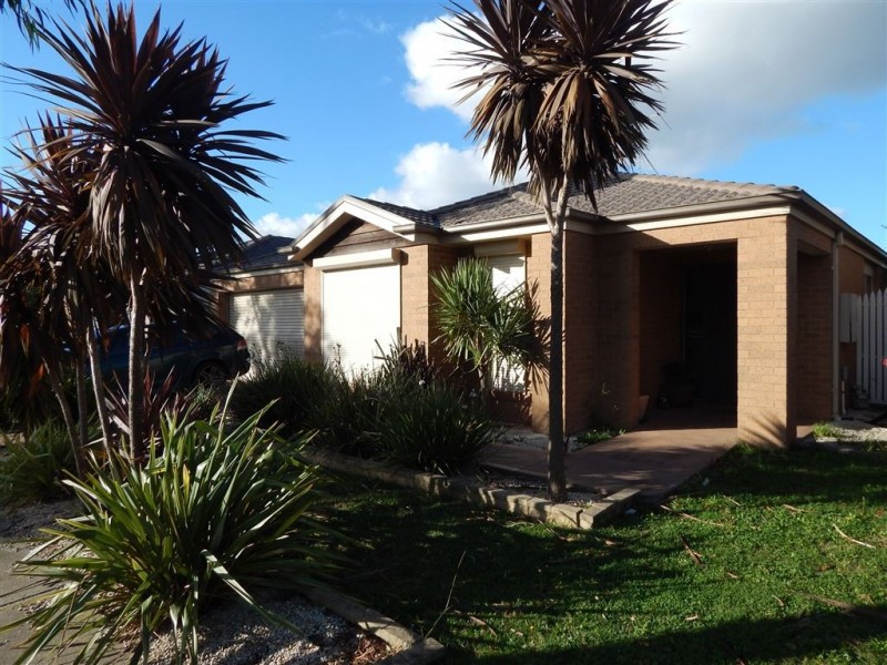 8 Maddock Drive, Cranbourne East VIC 3977