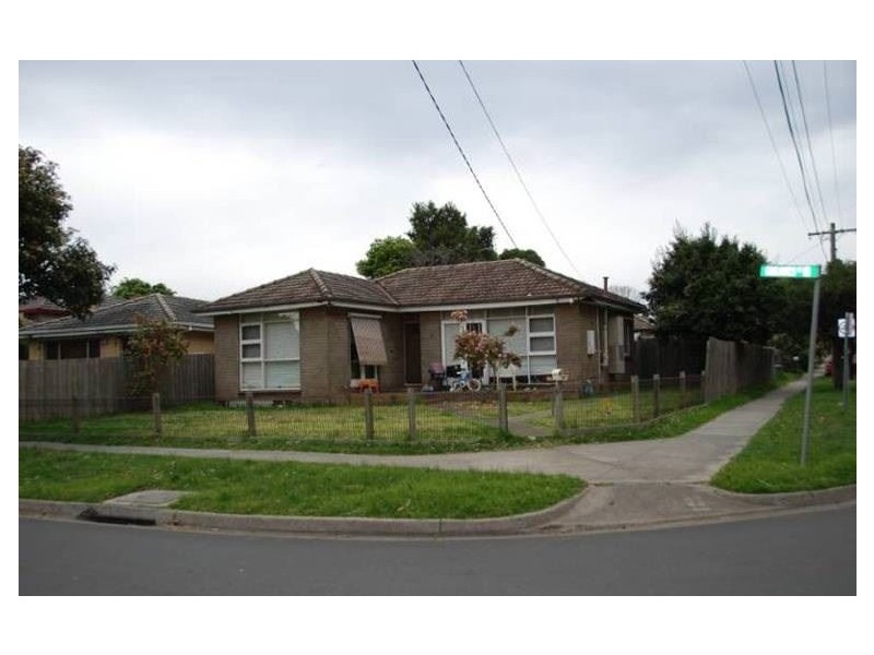 2 Greaves Street, Cranbourne VIC 3977