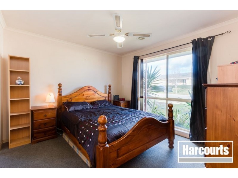 12 Nyarrin Place, Cranbourne West VIC 3977