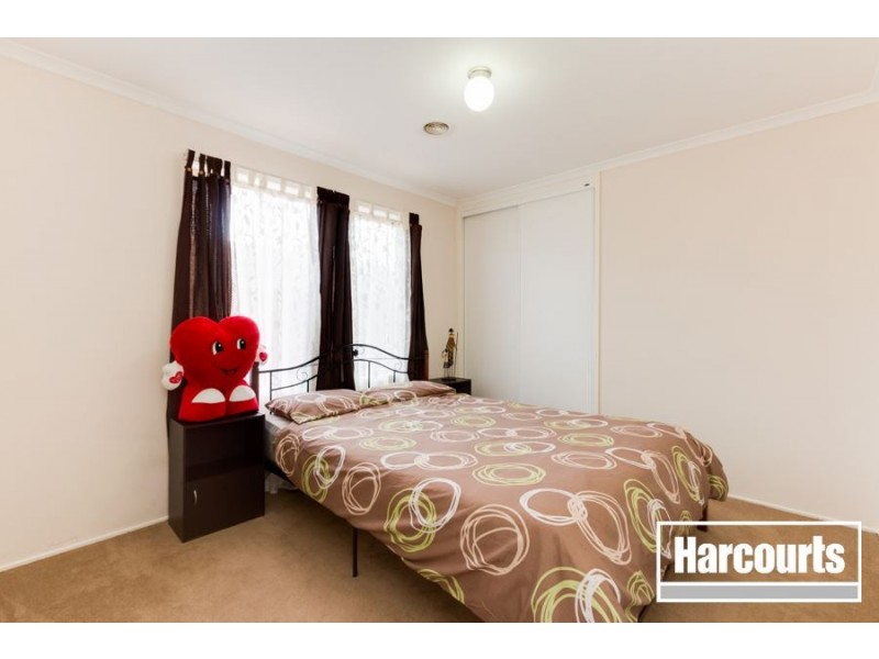 39 Henry Lawson Drive, Lynbrook VIC 3975