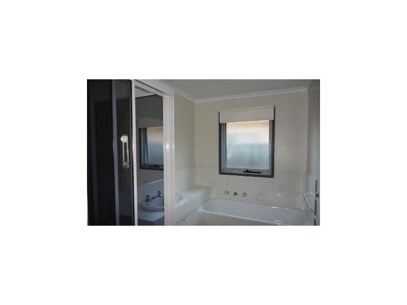 7 Stone Court, Cranbourne North VIC 3977