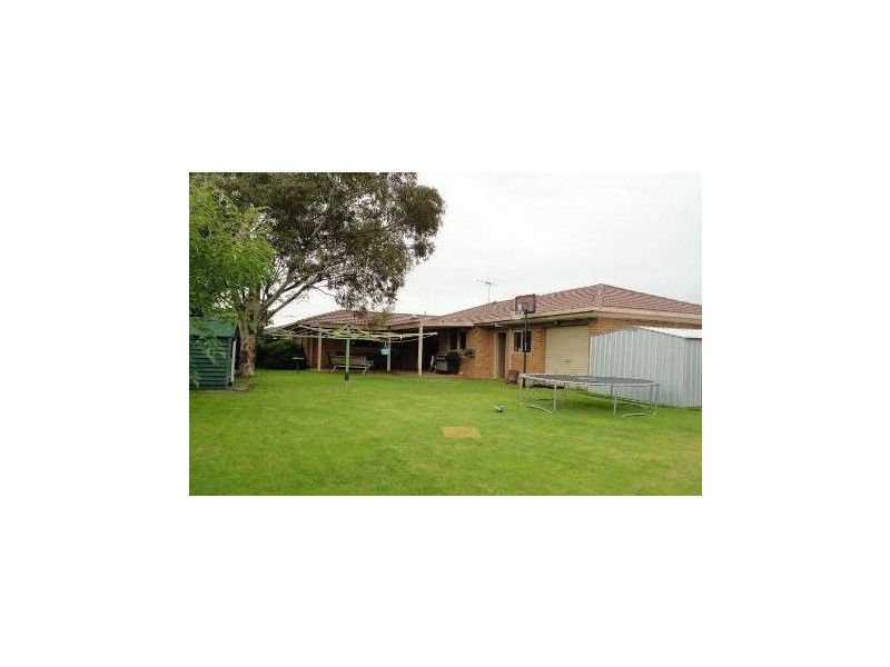 7 Stone Court, Cranbourne North VIC 3977