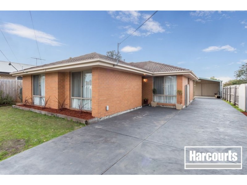 5 Clairmont Avenue, Cranbourne VIC 3977