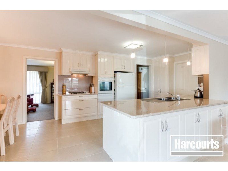 5 Clairmont Avenue, Cranbourne VIC 3977