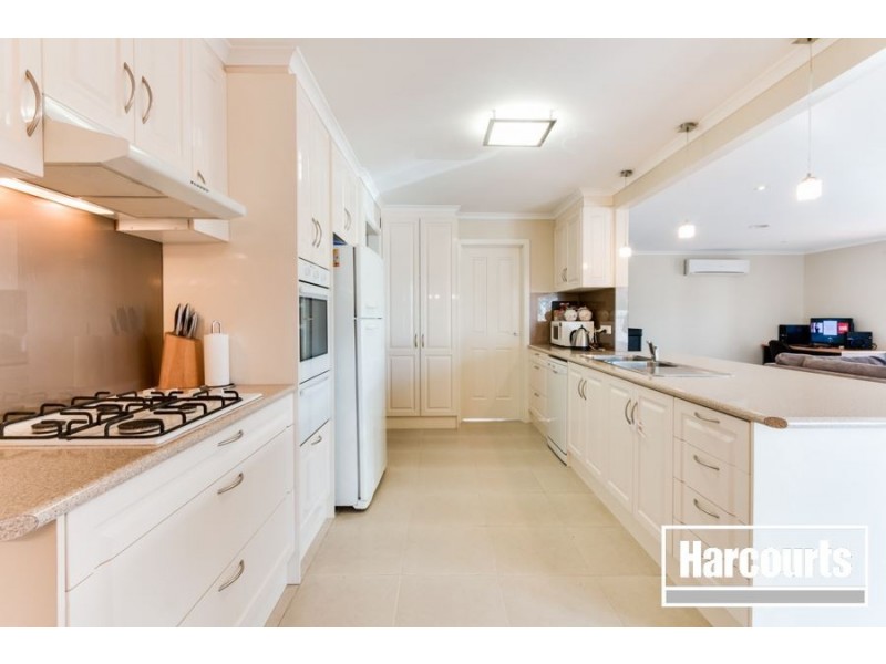 5 Clairmont Avenue, Cranbourne VIC 3977