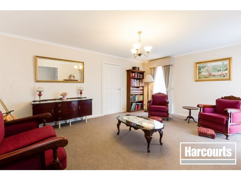 5 Clairmont Avenue, Cranbourne VIC 3977