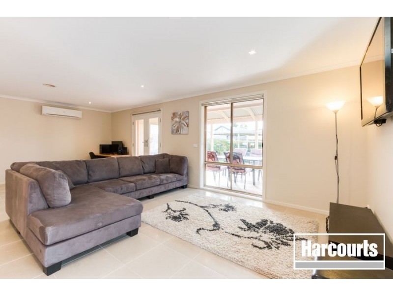 5 Clairmont Avenue, Cranbourne VIC 3977