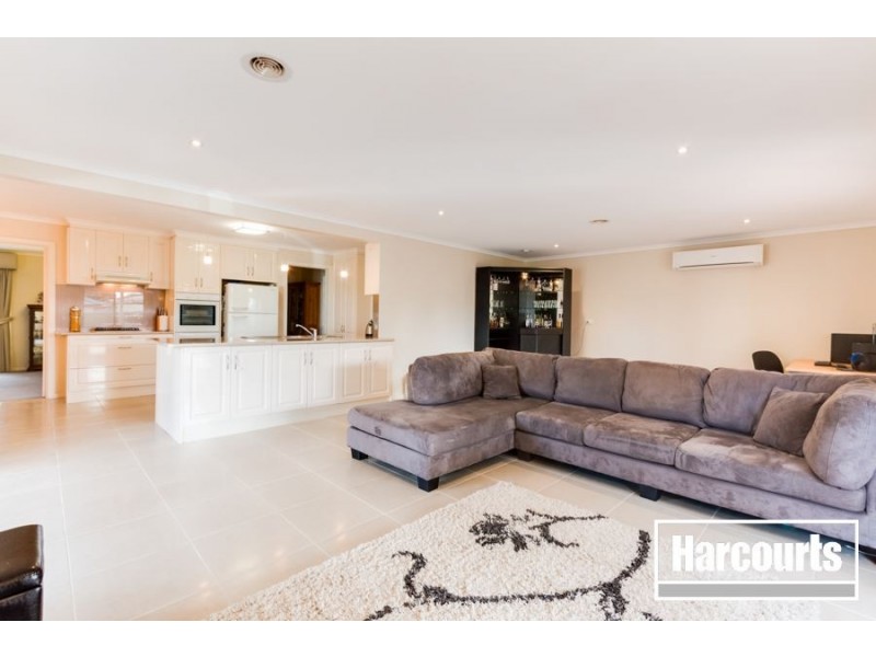 5 Clairmont Avenue, Cranbourne VIC 3977