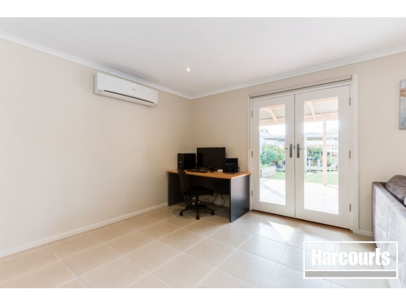 5 Clairmont Avenue, Cranbourne VIC 3977