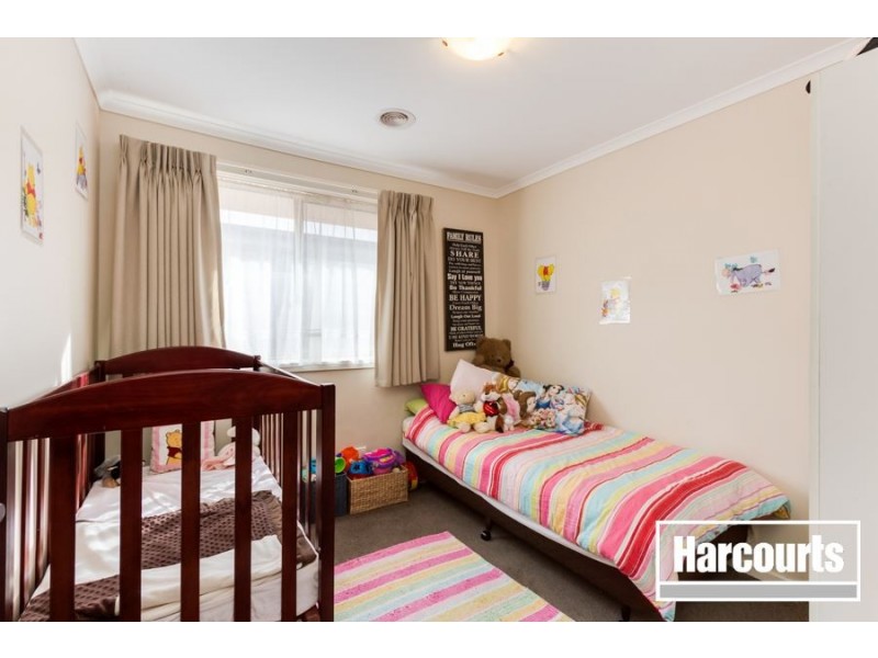 5 Clairmont Avenue, Cranbourne VIC 3977