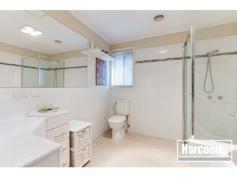 5 Clairmont Avenue, Cranbourne VIC 3977