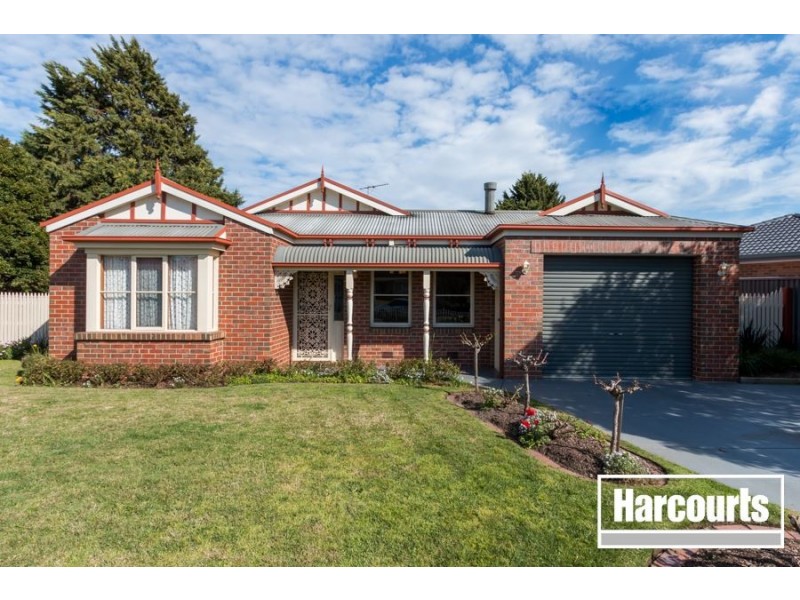 11 Lawless Drive, Cranbourne North VIC 3977
