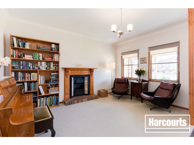 11 Lawless Drive, Cranbourne North VIC 3977