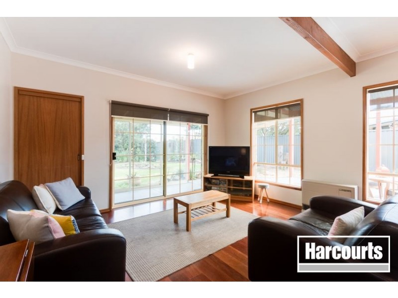 11 Lawless Drive, Cranbourne North VIC 3977