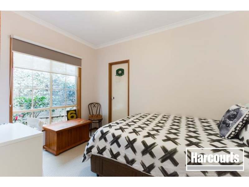 11 Lawless Drive, Cranbourne North VIC 3977