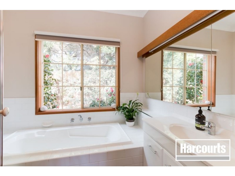 11 Lawless Drive, Cranbourne North VIC 3977