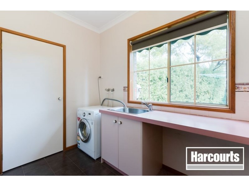 11 Lawless Drive, Cranbourne North VIC 3977