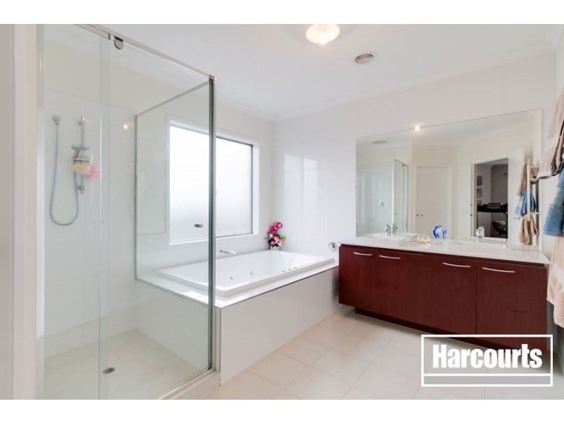 1 Statesman Circuit, Cranbourne East VIC 3977