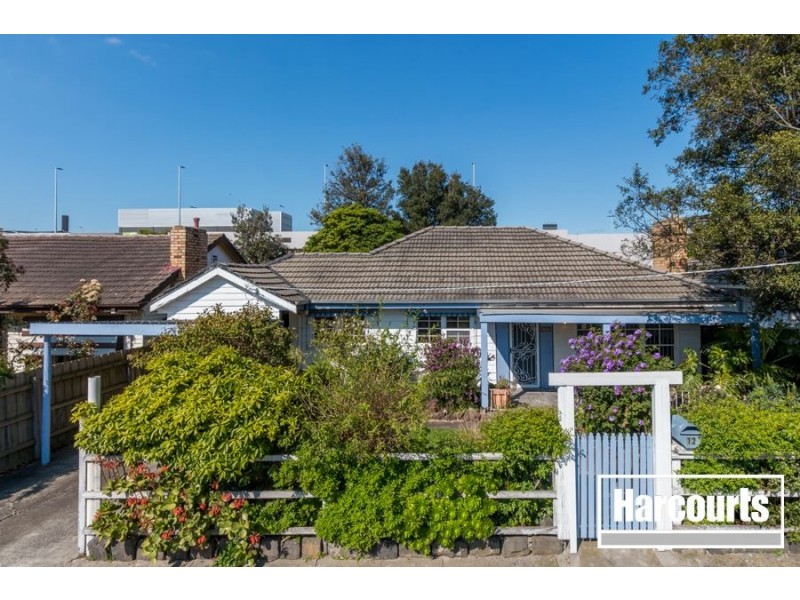 12 Mundaring Drive, Cranbourne VIC 3977
