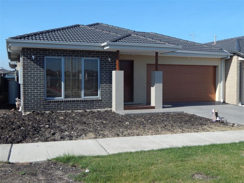 11 Howden Street, Cranbourne East VIC 3977