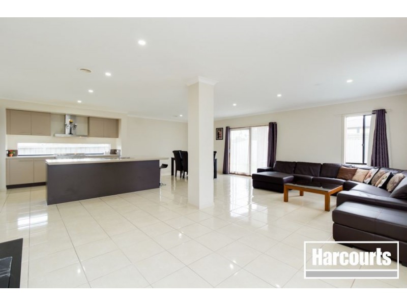 1 Bushranger Boulevard, Cranbourne East VIC 3977