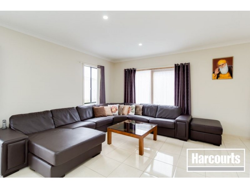 1 Bushranger Boulevard, Cranbourne East VIC 3977