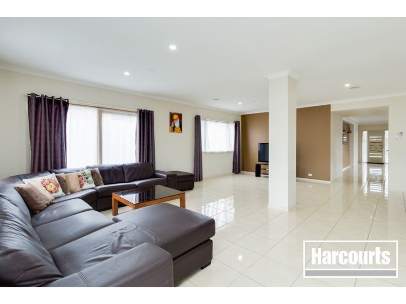 1 Bushranger Boulevard, Cranbourne East VIC 3977