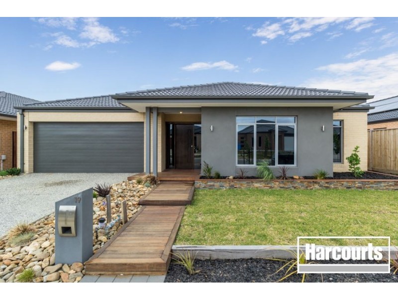 19 Freshfields Drive, Cranbourne North VIC 3977